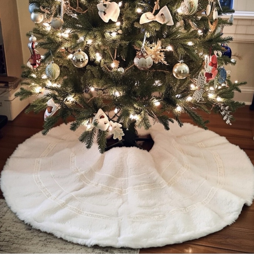 Rachel Zoe NWT 52" Round Plush Cream‎ Tree Skirt